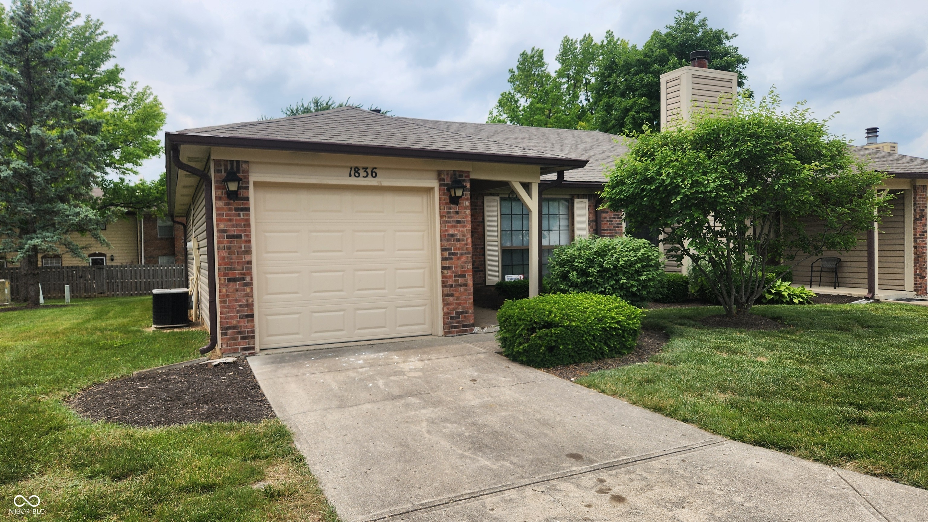 Property Photo: 1836 Queensbridge Circle IN 46219