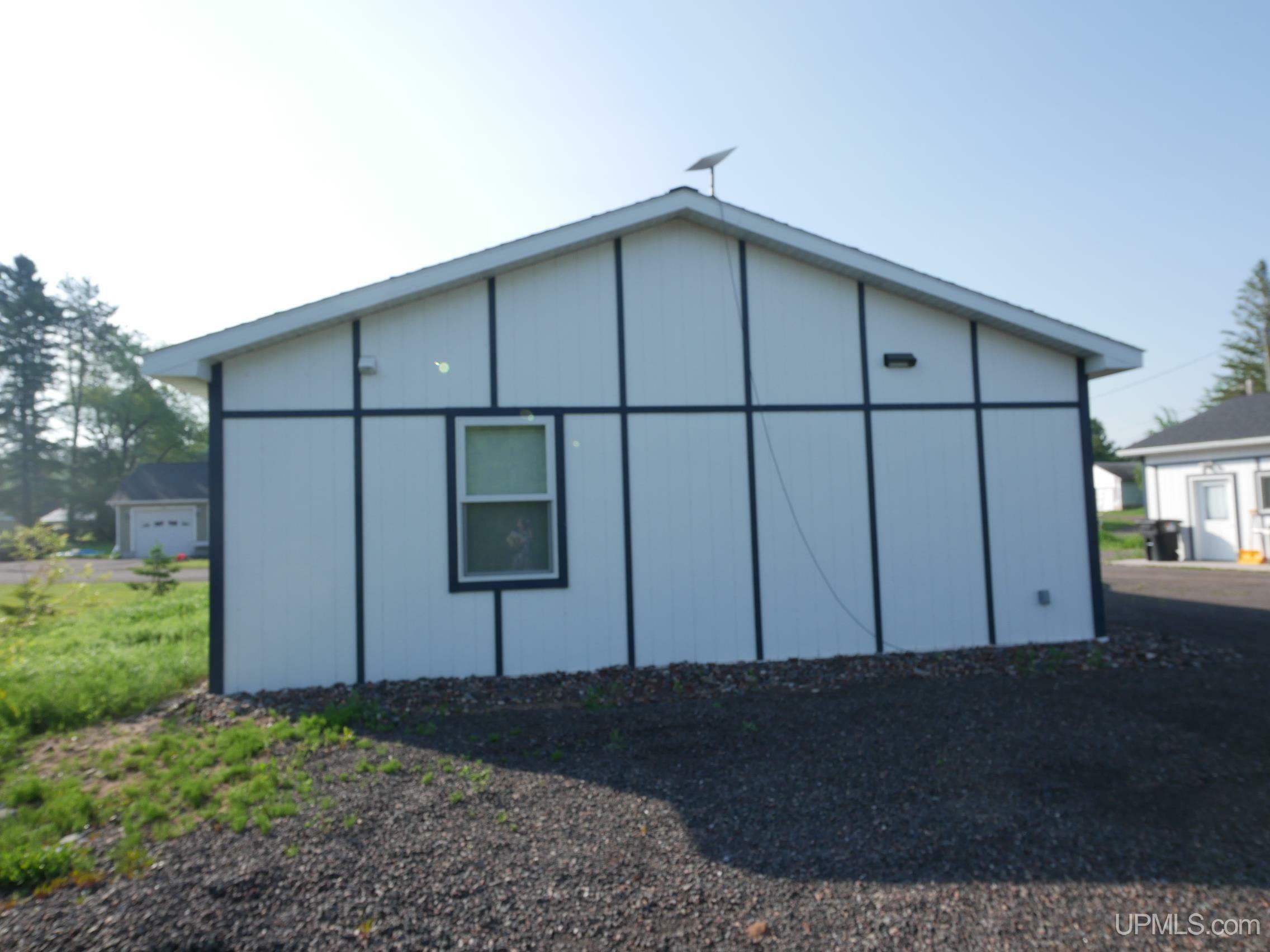 Property Photo: 17206 Franklin Loop MI 49905