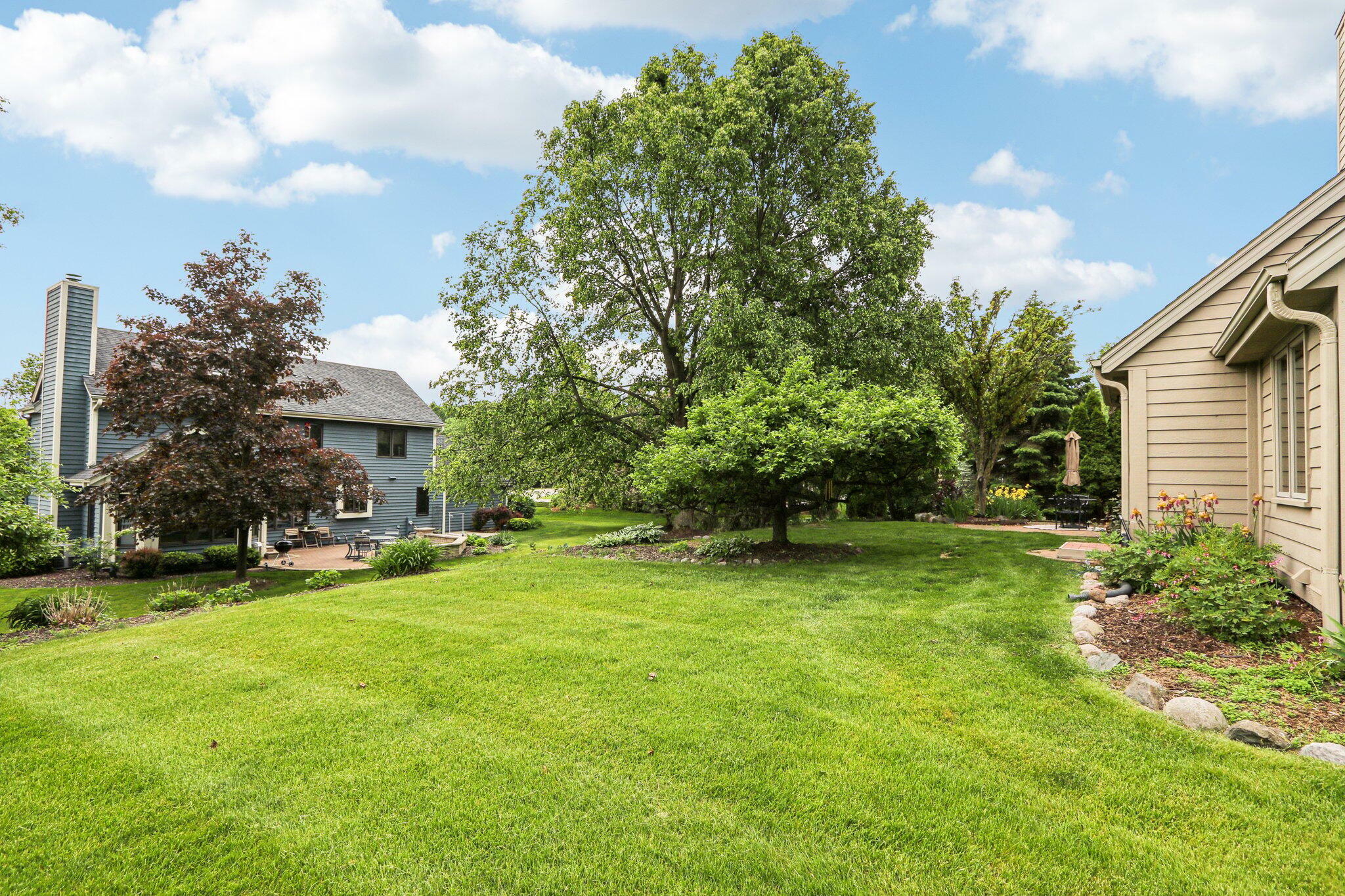 Property Photo: 3930 S Woodhill Ln WI 53151