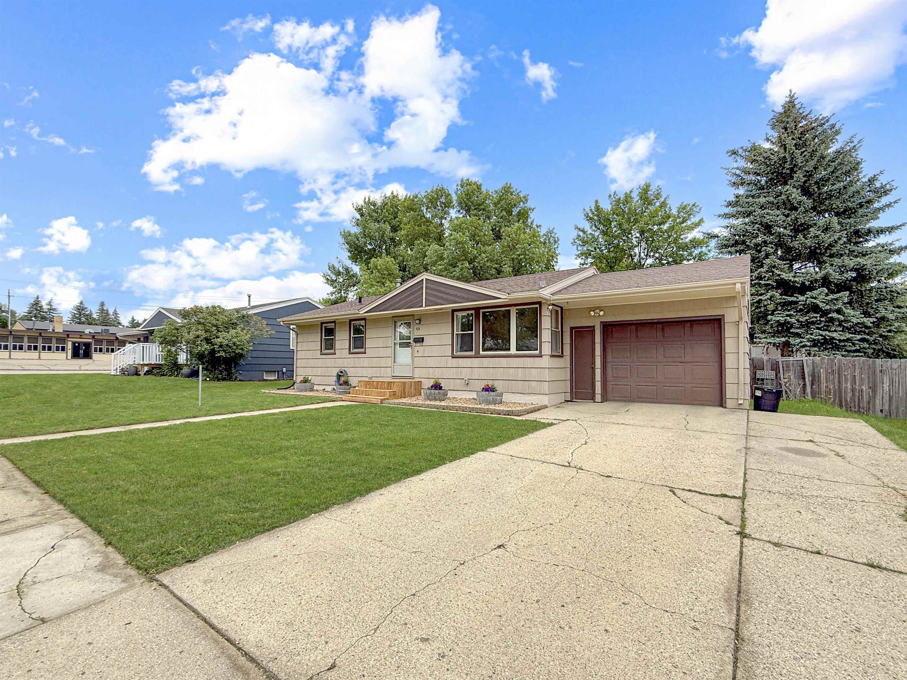 Property Photo: 424 26th Street NW ND 58703