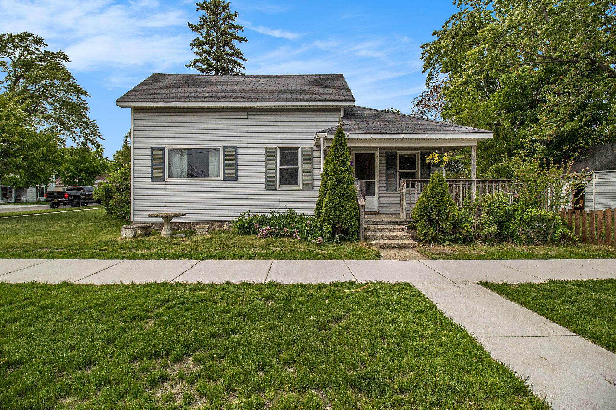 Property Photo: 302 Wood Street MI 49420