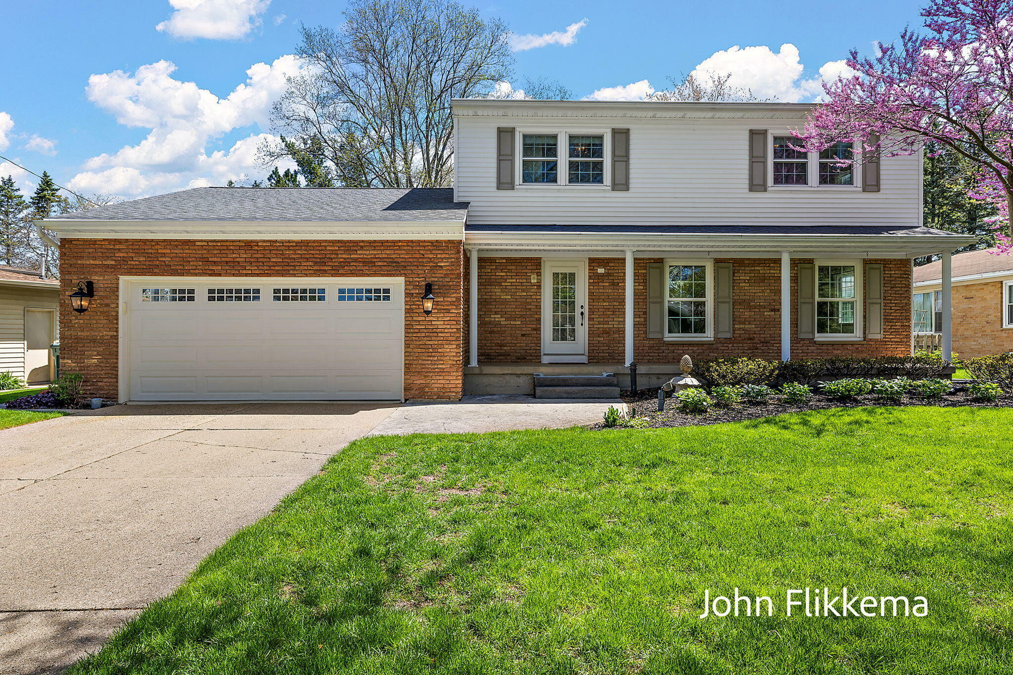 Property Photo: 1364 Worcester Drive NE MI 49505