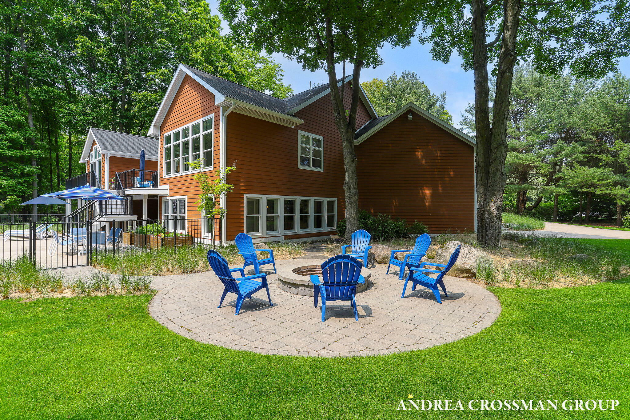 Property Photo: 17098 Donahue Woods Drive MI 49460