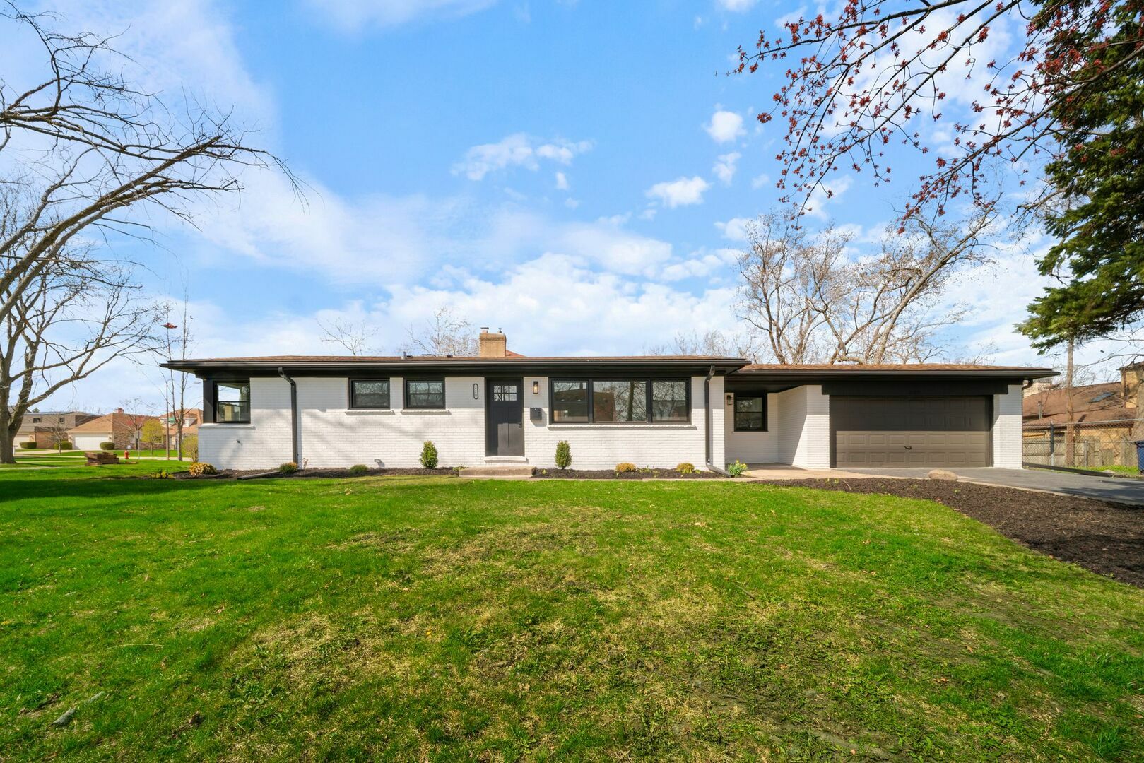 Property Photo: 220 E Washington Street IL 60016