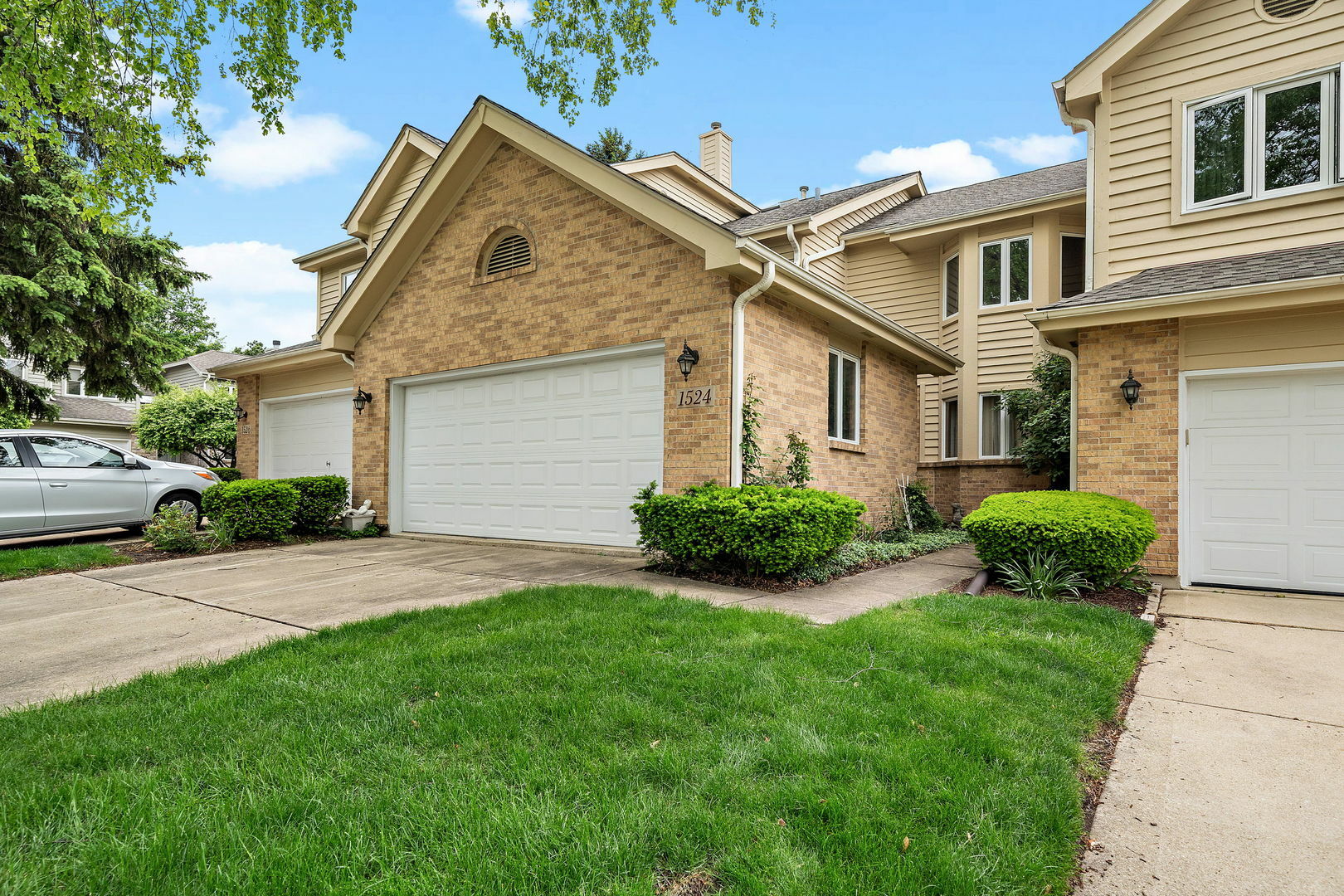 Property Photo: 1524 Brittany Court IL 60561