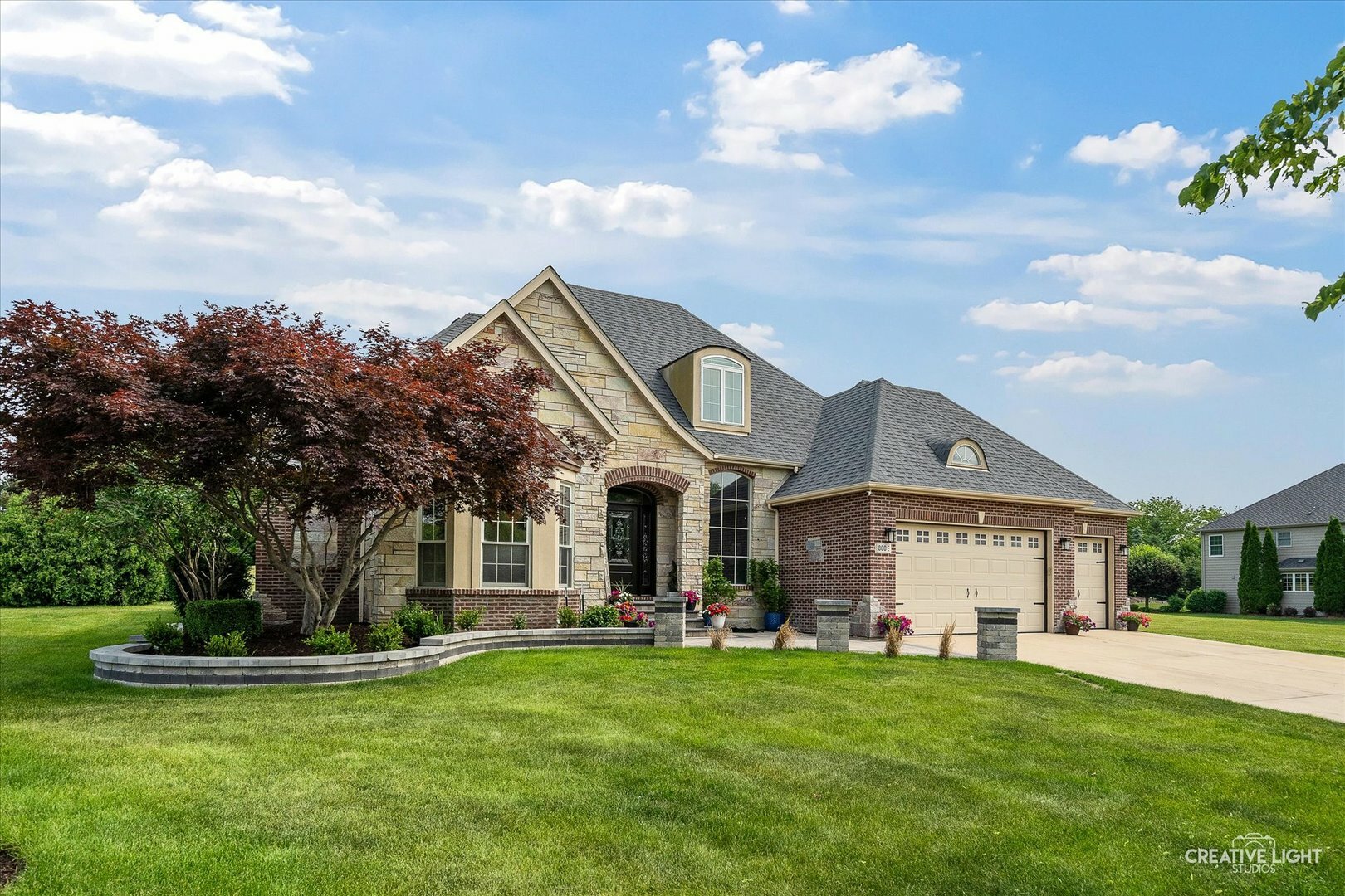Property Photo: 800 Diamond Head Drive E IL 60404