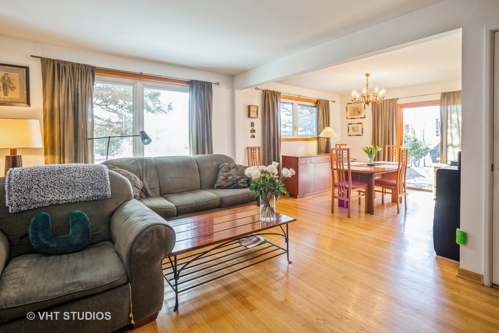 Property Photo: 608 N Craig Place IL 60101