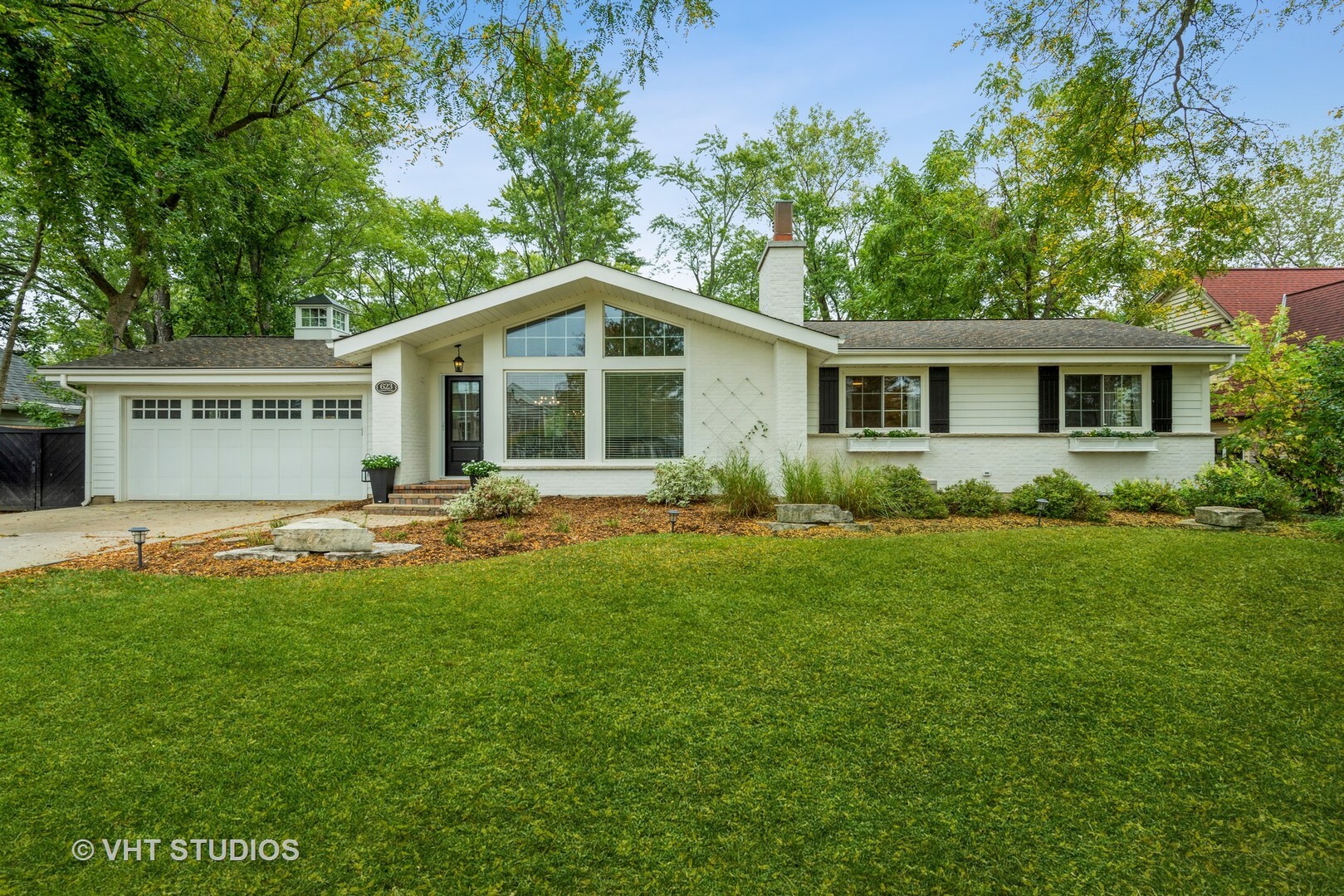 Property Photo: 623 Cumnor Avenue IL 60010