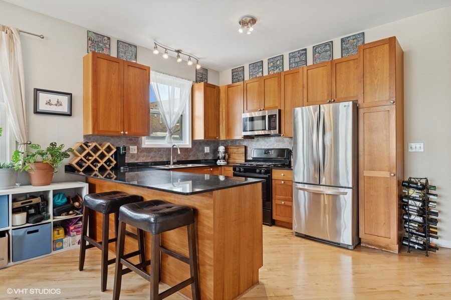 Property Photo: 2215 W Augusta Boulevard 2E IL 60622