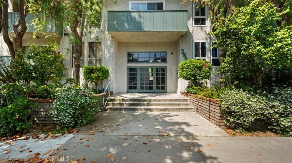 Property Photo: 3649 Glendon Avenue 202 CA 90034