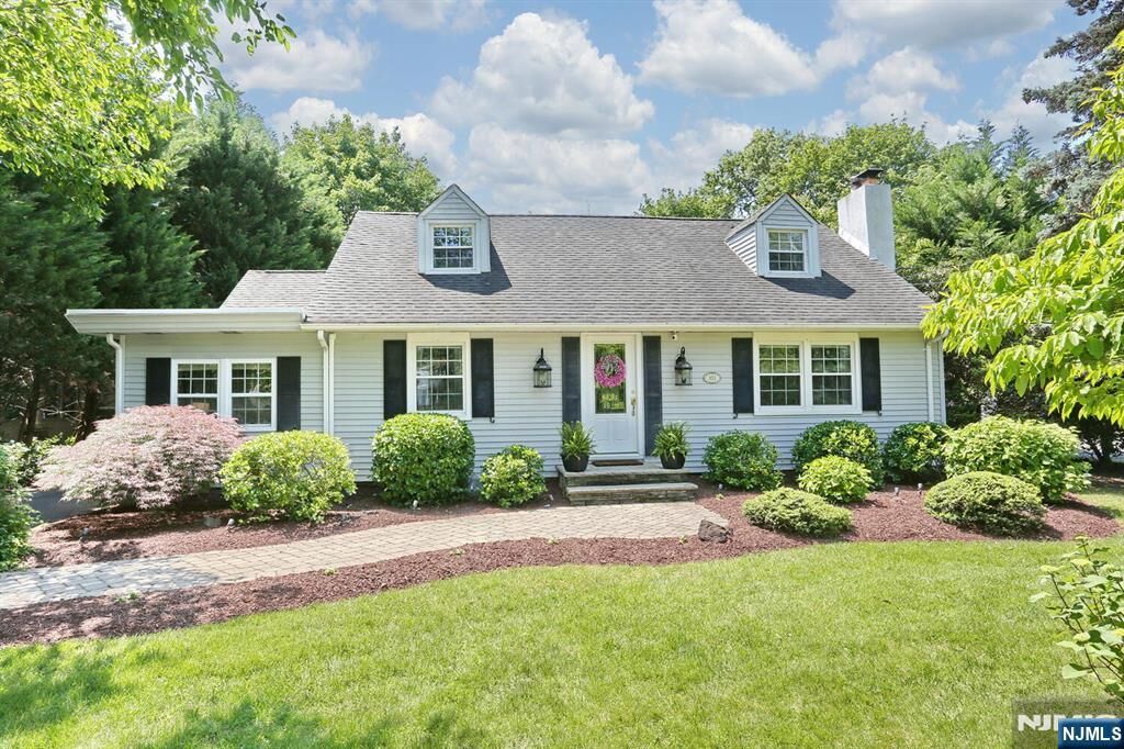 Property Photo:  853 S Maple Avenue  NJ 07452 