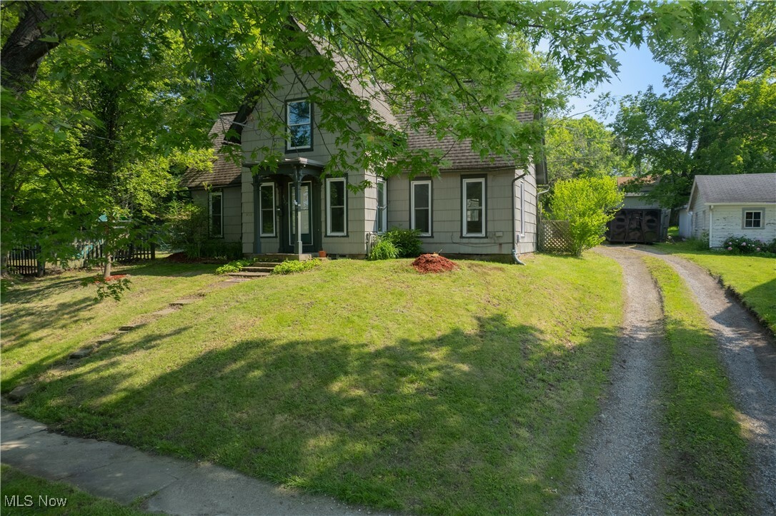 Property Photo: 8121 Maple Avenue OH 44231