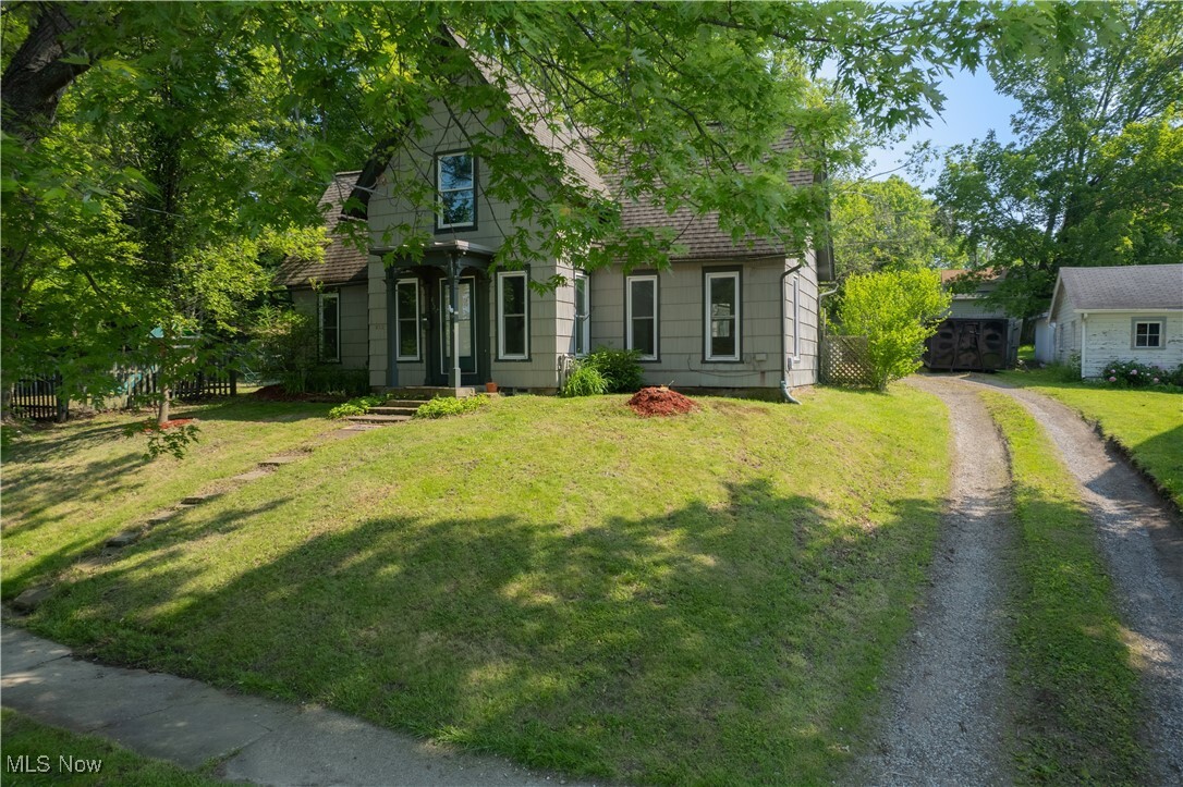 Property Photo: 8121 Maple Avenue OH 44231