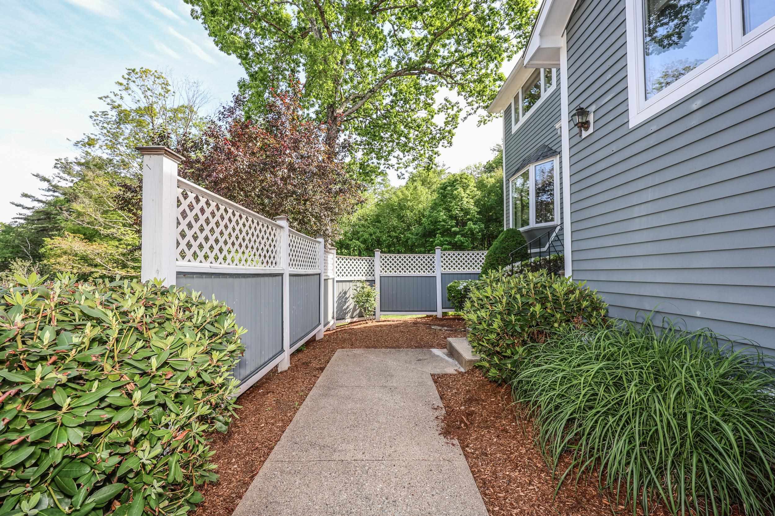 Property Photo: 58 Hickory Lane NH 03087