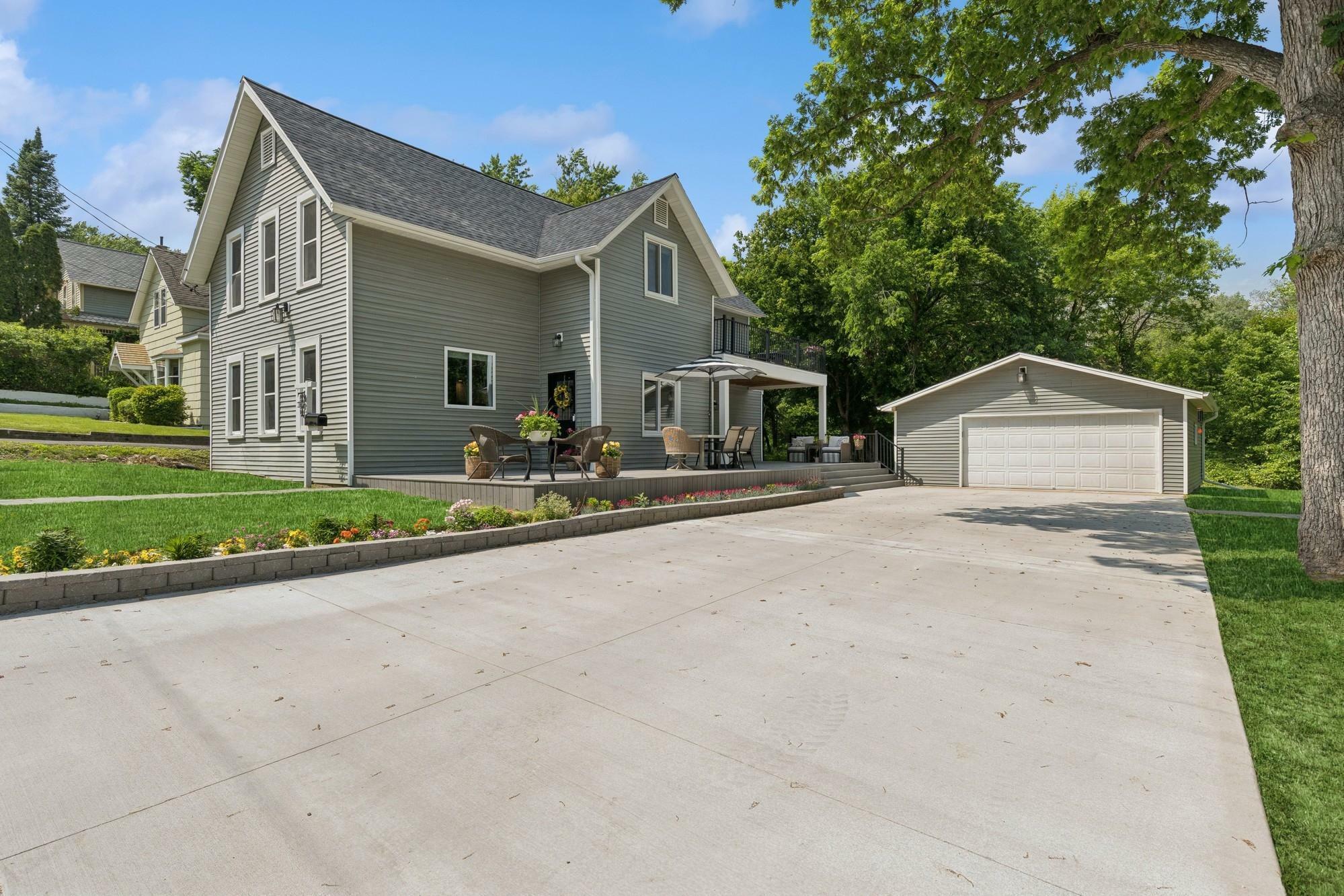 Property Photo: 406 Mulberry Street W MN 55082