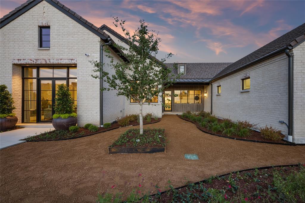 Property Photo: 4557 Saint Estephe Place TX 76126