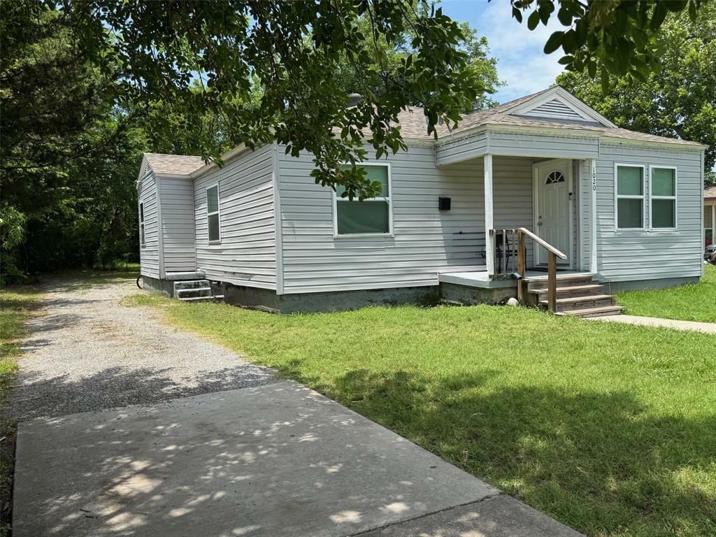 Property Photo: 1020 Turner Parkway TX 75051