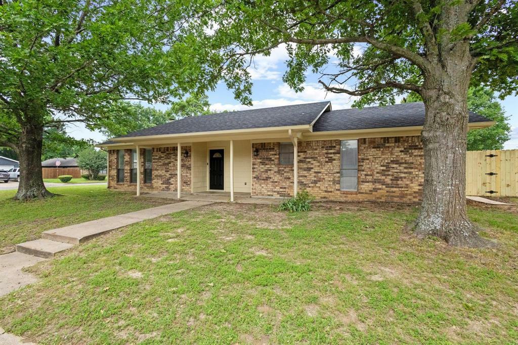 Property Photo: 2203 N Village Drive TX 75418