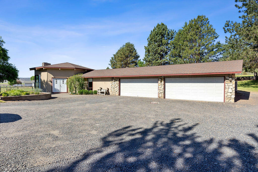Property Photo: 2261 NE Sunrise Lane OR 97754