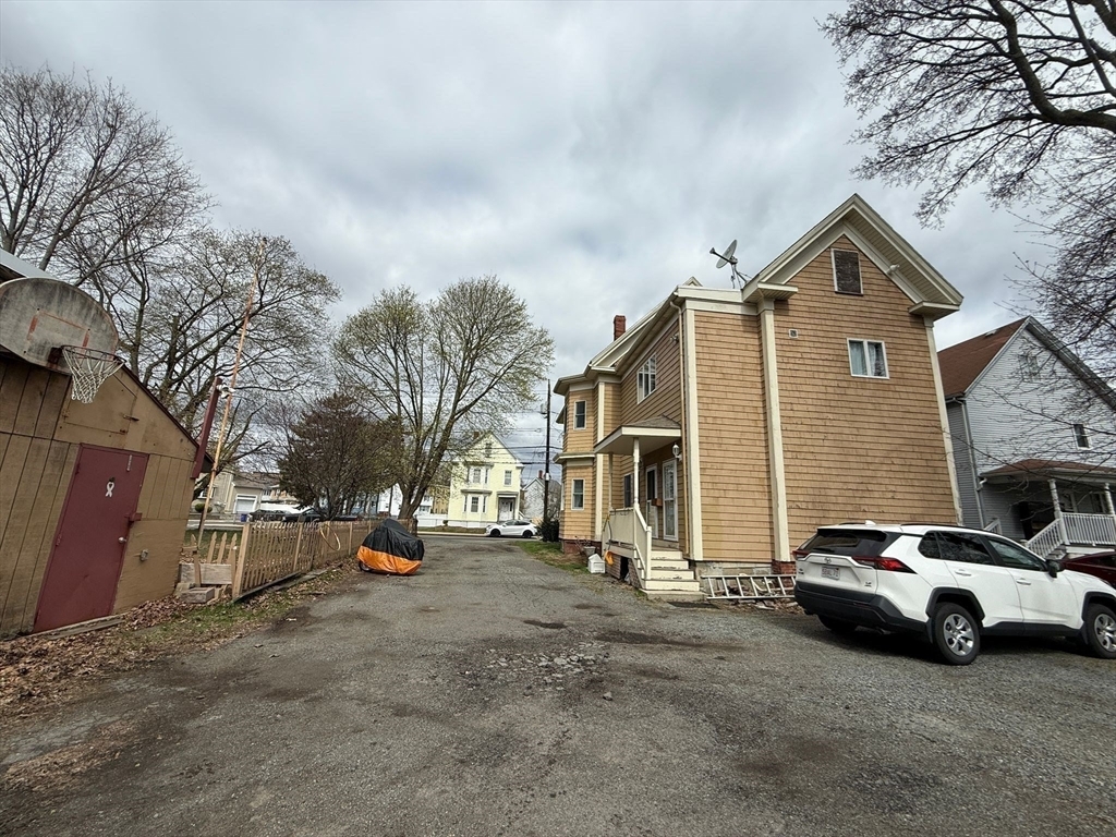 Property Photo:  563 Lynn - St  MA 02148 
