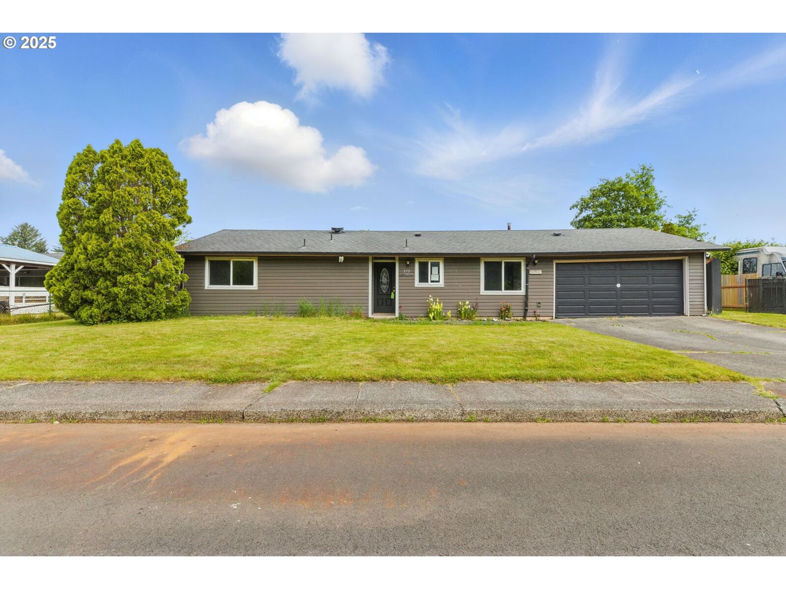 Property Photo:  573 SW Harbor Pl  OR 97146 