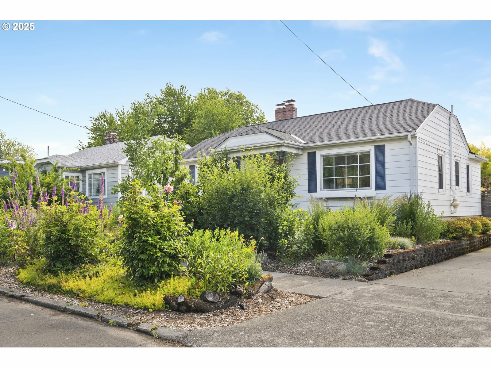 Property Photo: 3737 NE 74th Ave OR 97213