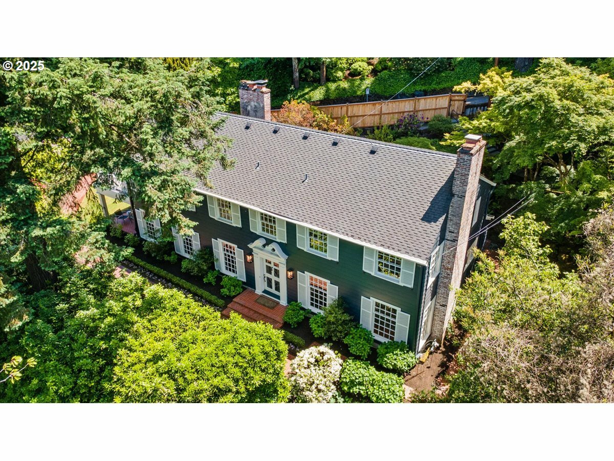 Property Photo: 2505 SW Hillcrest Dr OR 97201