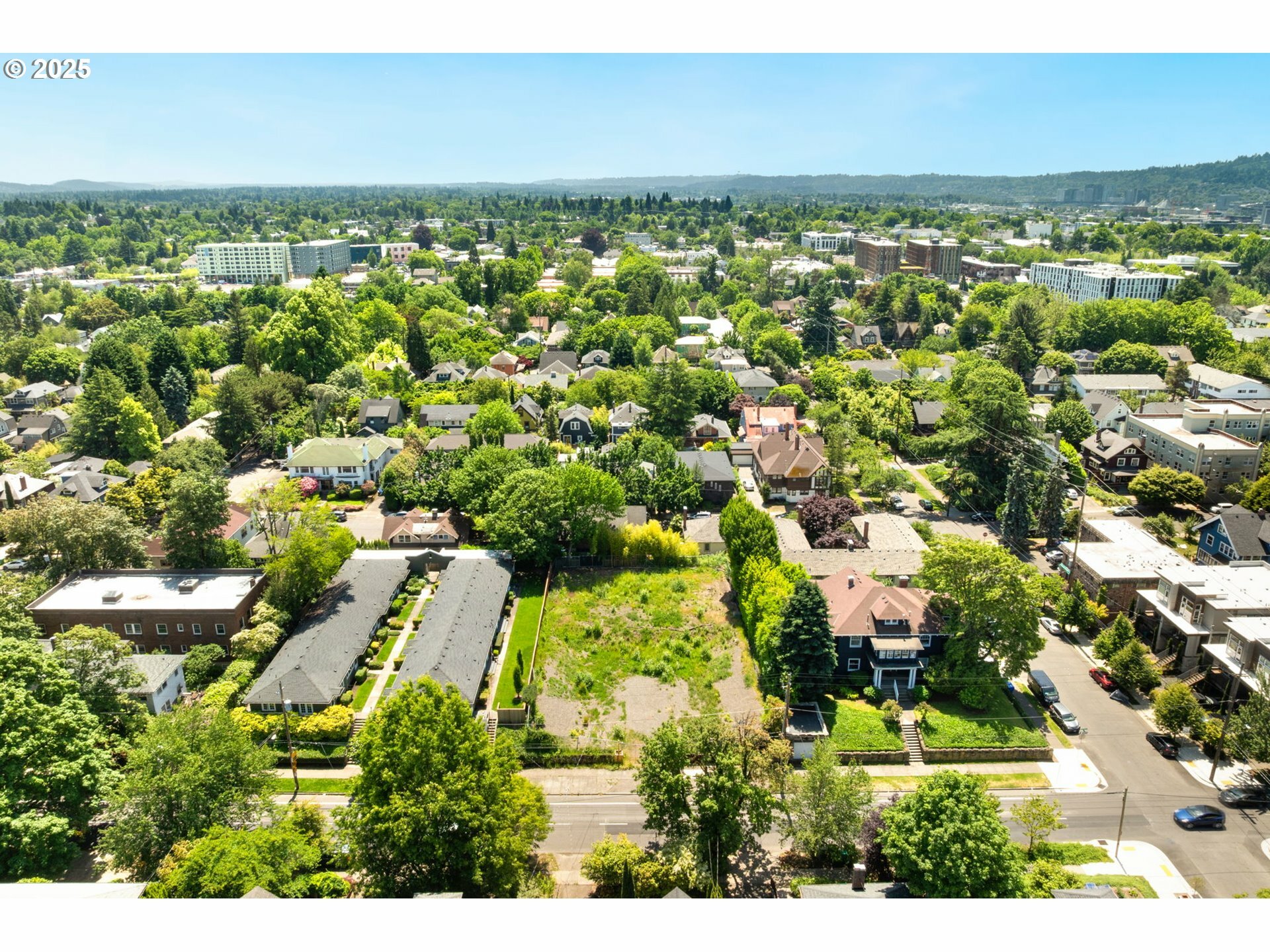 Property Photo:  2226 NE Weidler St  OR 97232 