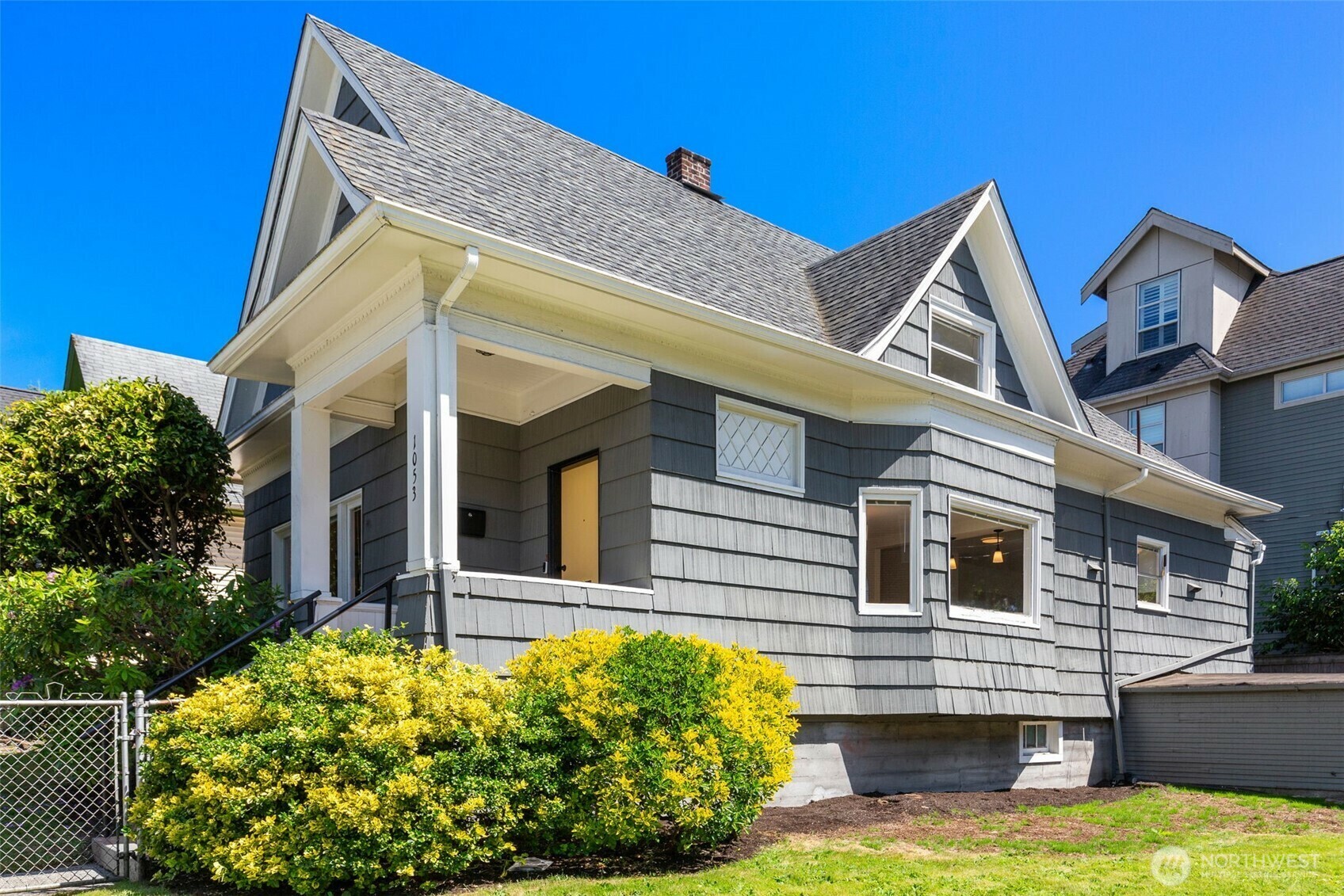 Property Photo: 1053 E Harrison Street WA 98102