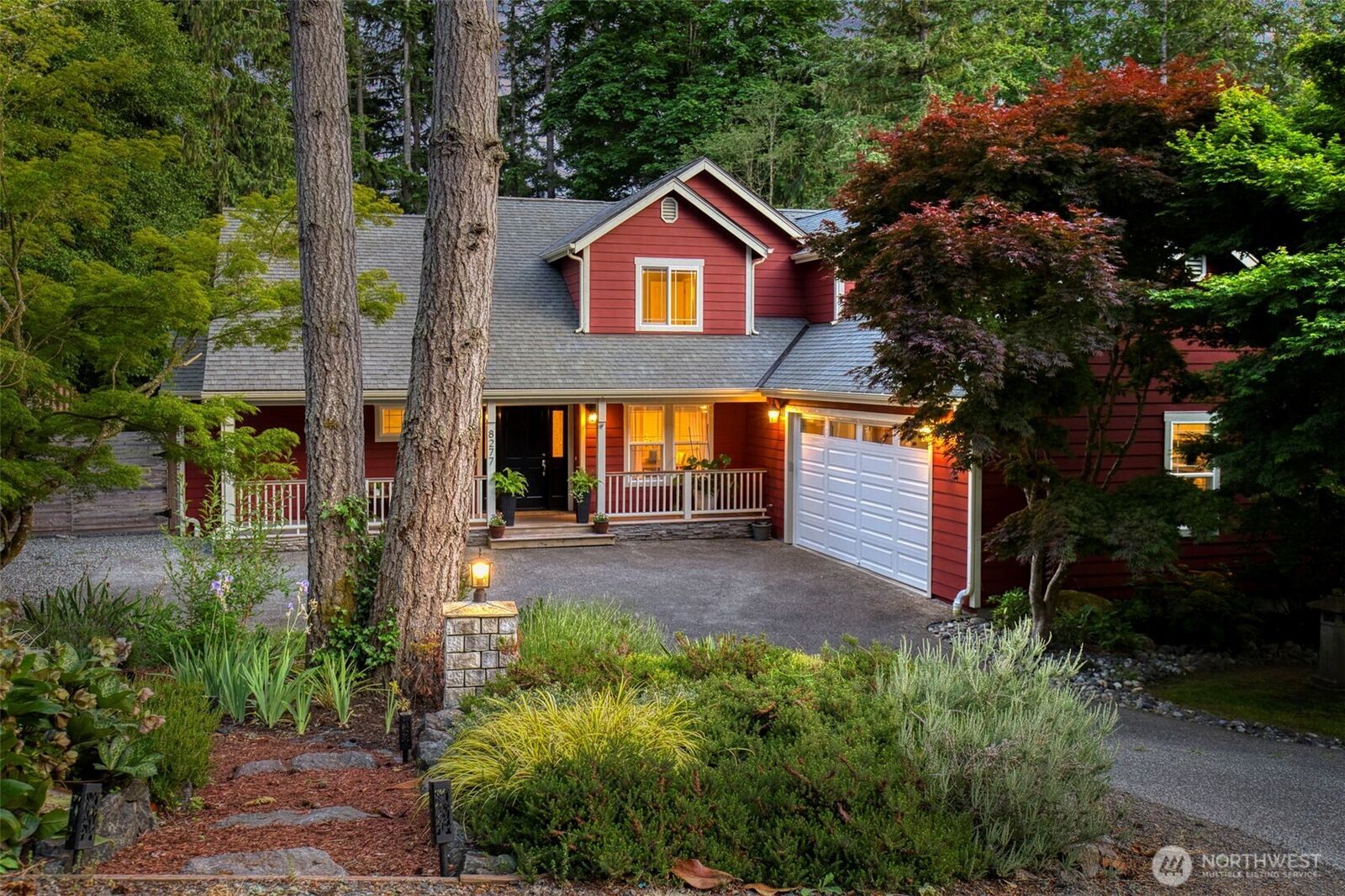 Property Photo: 8277 New Holland Ct WA 98110
