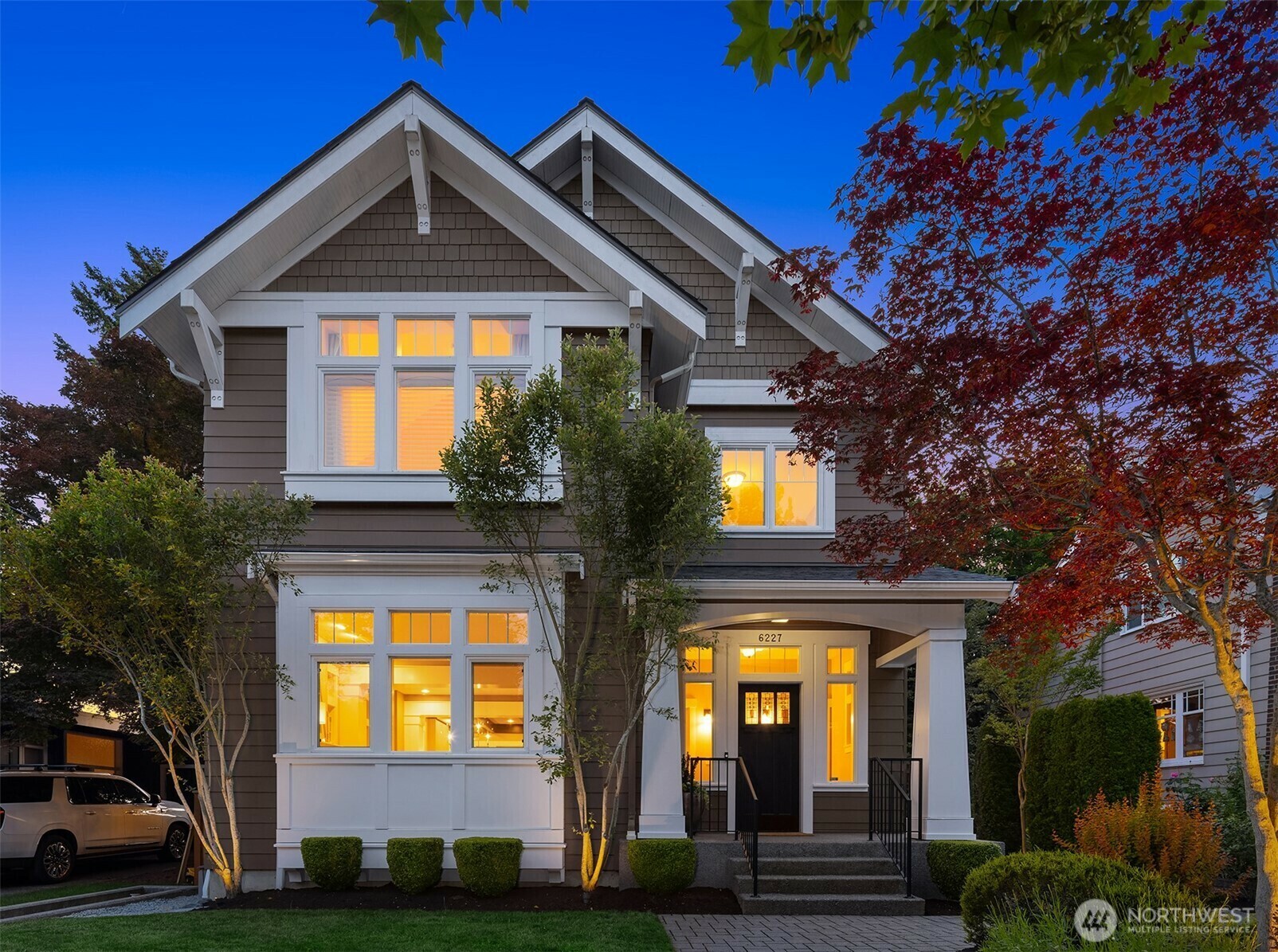Property Photo: 6227 32nd Avenue NE WA 98115