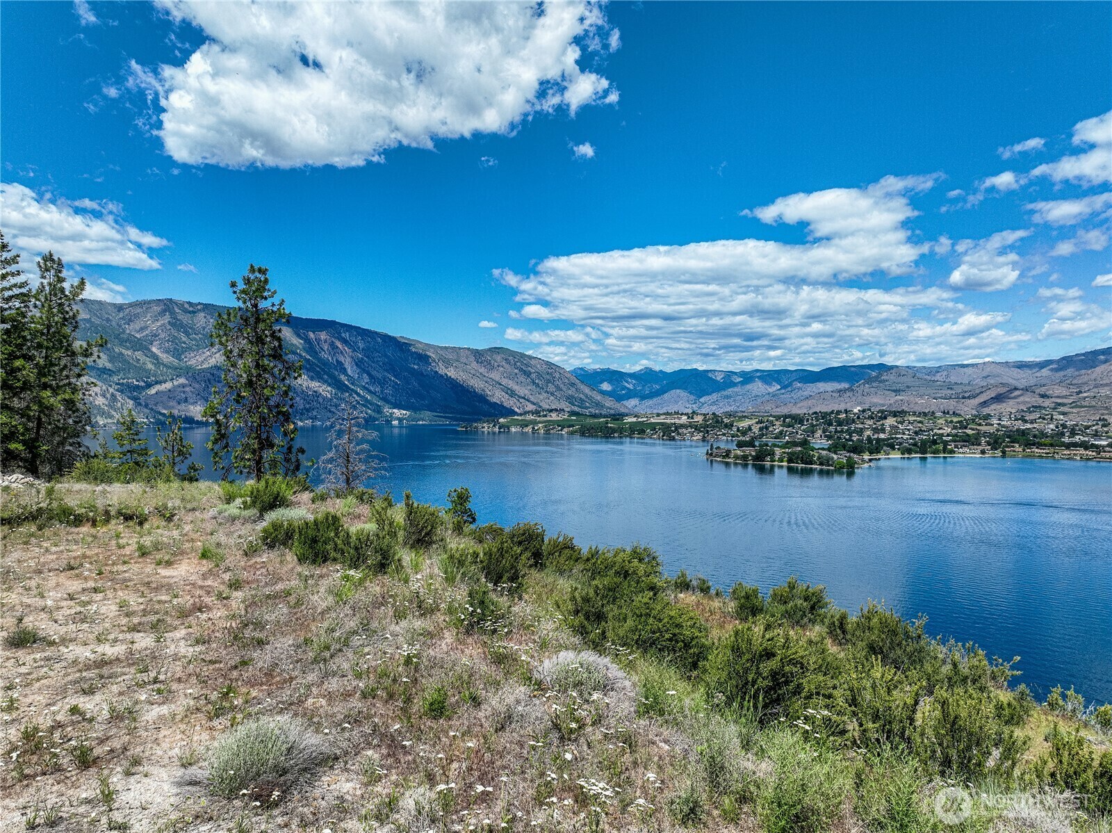 Property Photo: 4620 South Lakeshore Rd. WA 98816