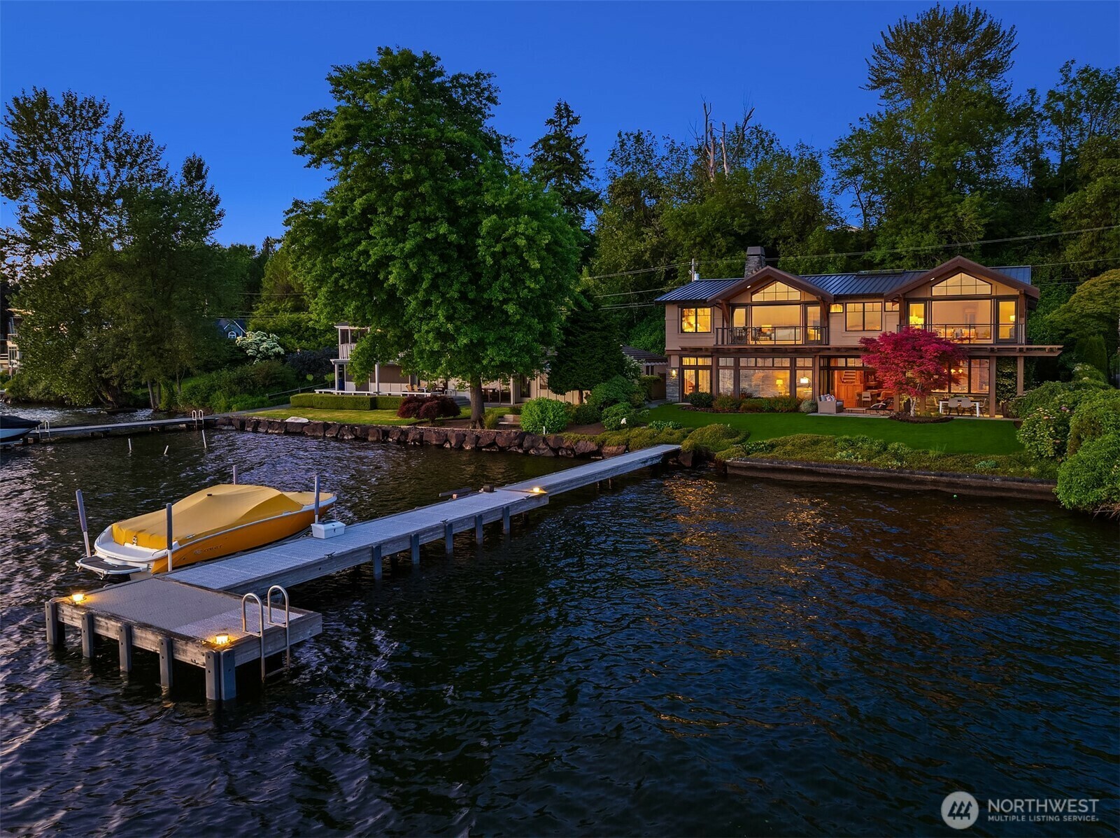 Property Photo: 245 Lake Avenue W WA 98033