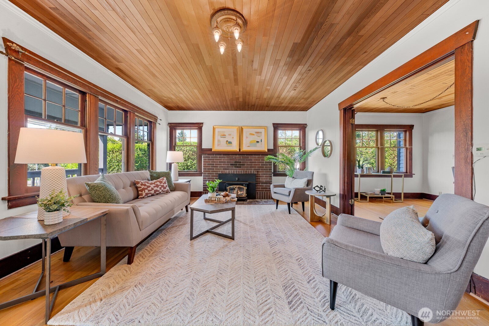 Property Photo:  11056  Phinney Avenue N  WA 98133 