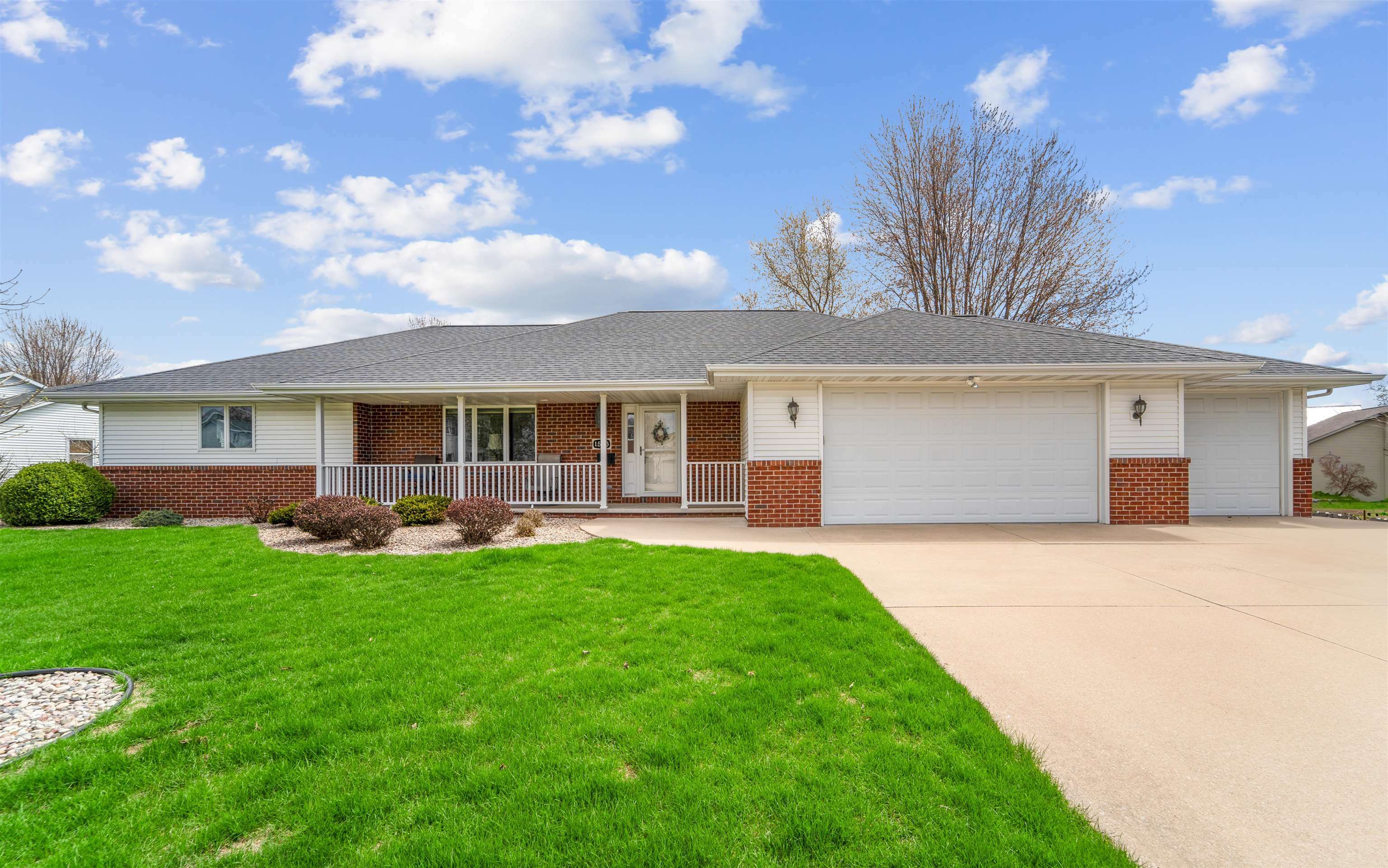 1583 Whirlaway Court  Neenah WI 54956 photo