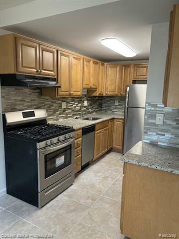 Property Photo: 41102 N Woodbury Green Drive MI 48111
