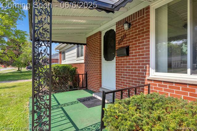 Property Photo: 6727 Niagara Street MI 48174
