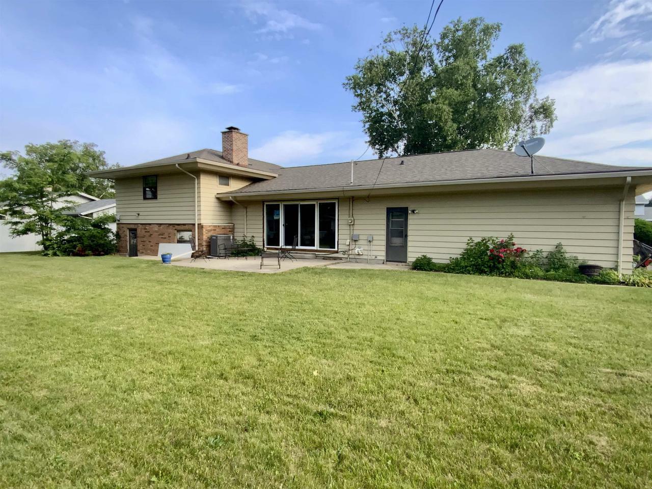 Property Photo: 874 East Petunia Lane WI 53511