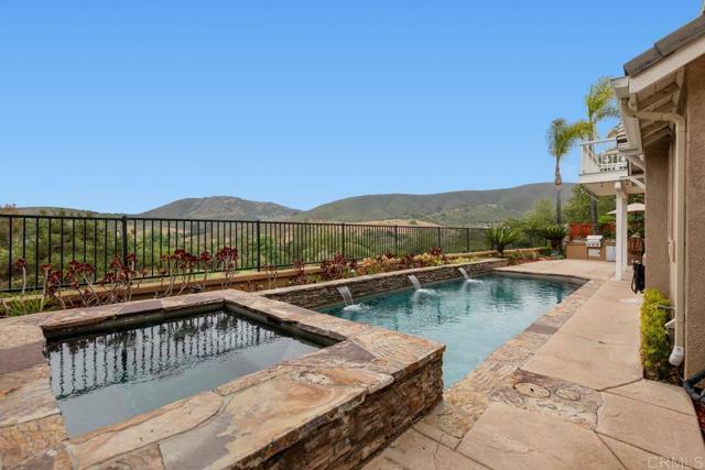 Property Photo: 320 Crownview Ct CA 92069