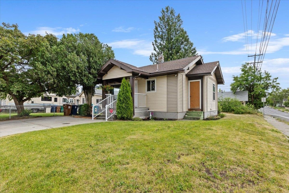 Property Photo: 1529 W Nora Ave WA 99205