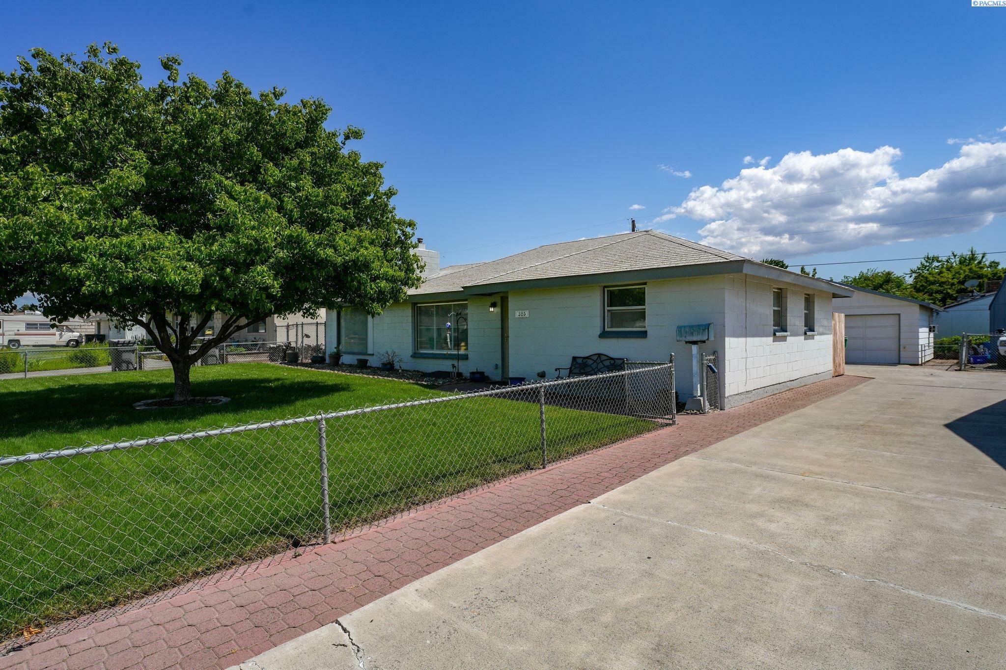 Property Photo:  325 W 11th Ave  WA 99337 