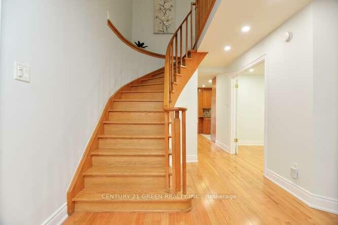 Property Photo: 14 Smye Court ON L6X 4B3