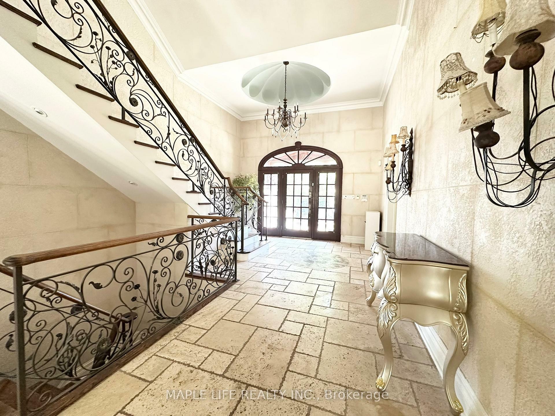 Property Photo: 16 Brian Cliff Drive ON M3B 2G2