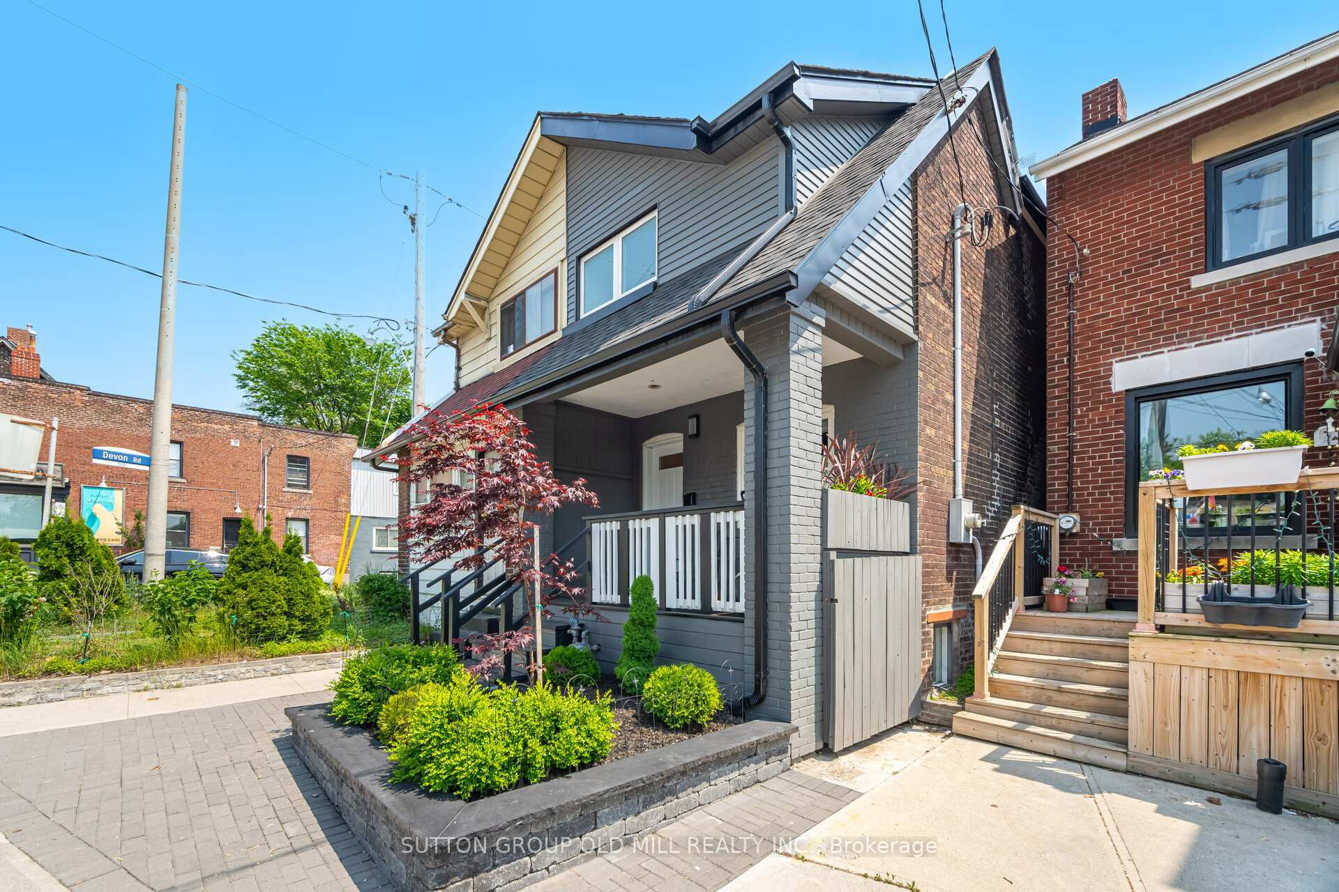 Photo de la propriété:  1995 Gerrard Street E  ON M4E 2A9 