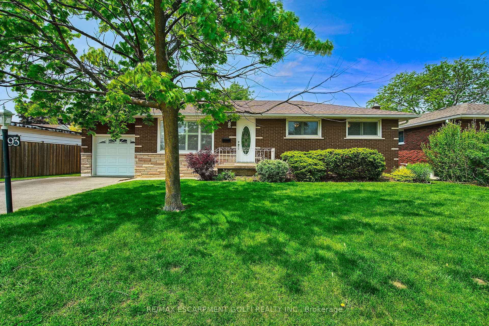Property Photo: 93 Fairview Drive ON N3R 2X1