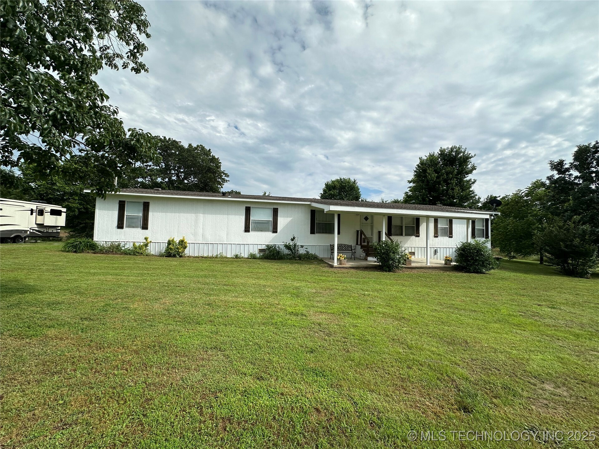 Property Photo: 5831 E 93rd Street S OK 74403