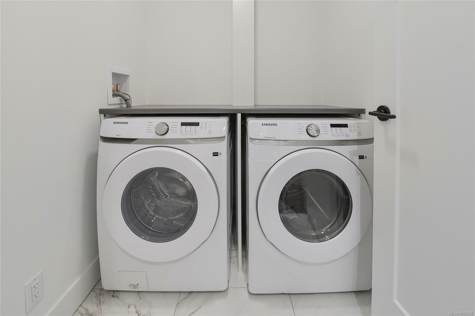Property Photo: 1114 Samar Cres 402 BC V9B 7C5