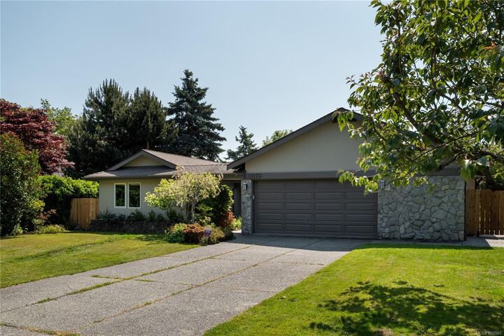 Property Photo:  3819 Beachview Pl  BC V8P 5N8 