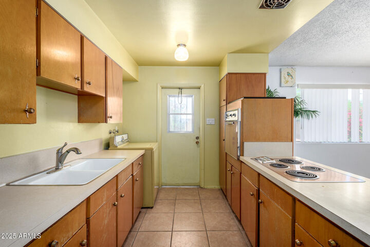 Property Photo: 230 E Fairmont Drive AZ 85282
