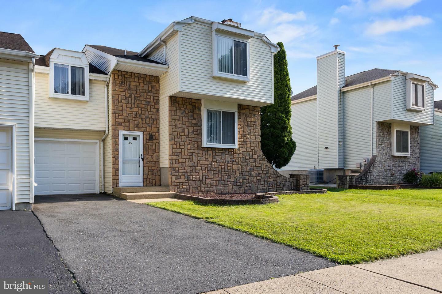 Property Photo:  47 Geraldine Road  NJ 08520 